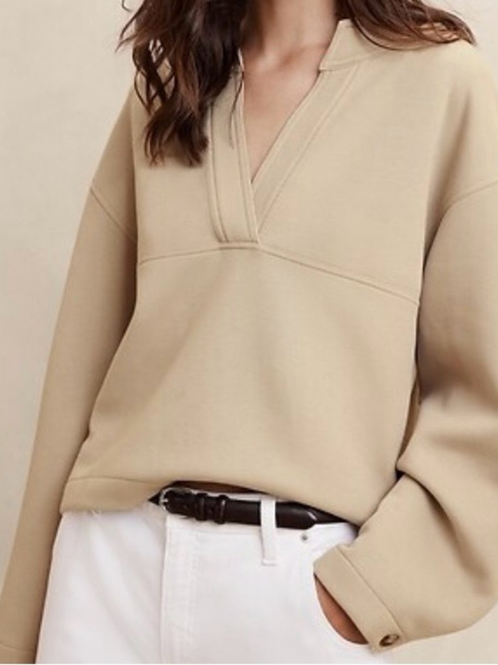 Banana Republic Women's V-Neck Pullover Sweater in Sand in size XS